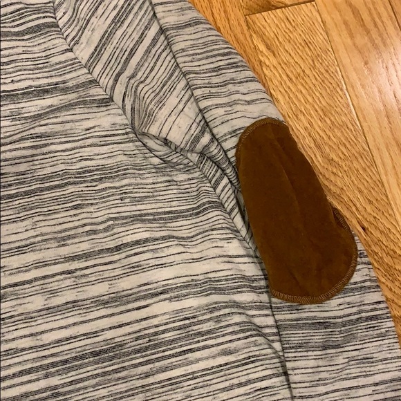 Small, button back tunic - Picture 2 of 4